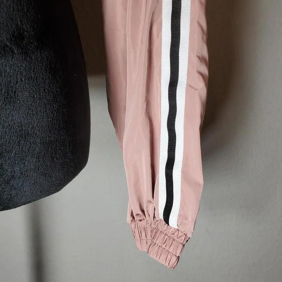 LOVE TREE Dusty Rose Pink Cropped Zip-Up Windbreaker Jacket Size Medium - Picture 9 of 15